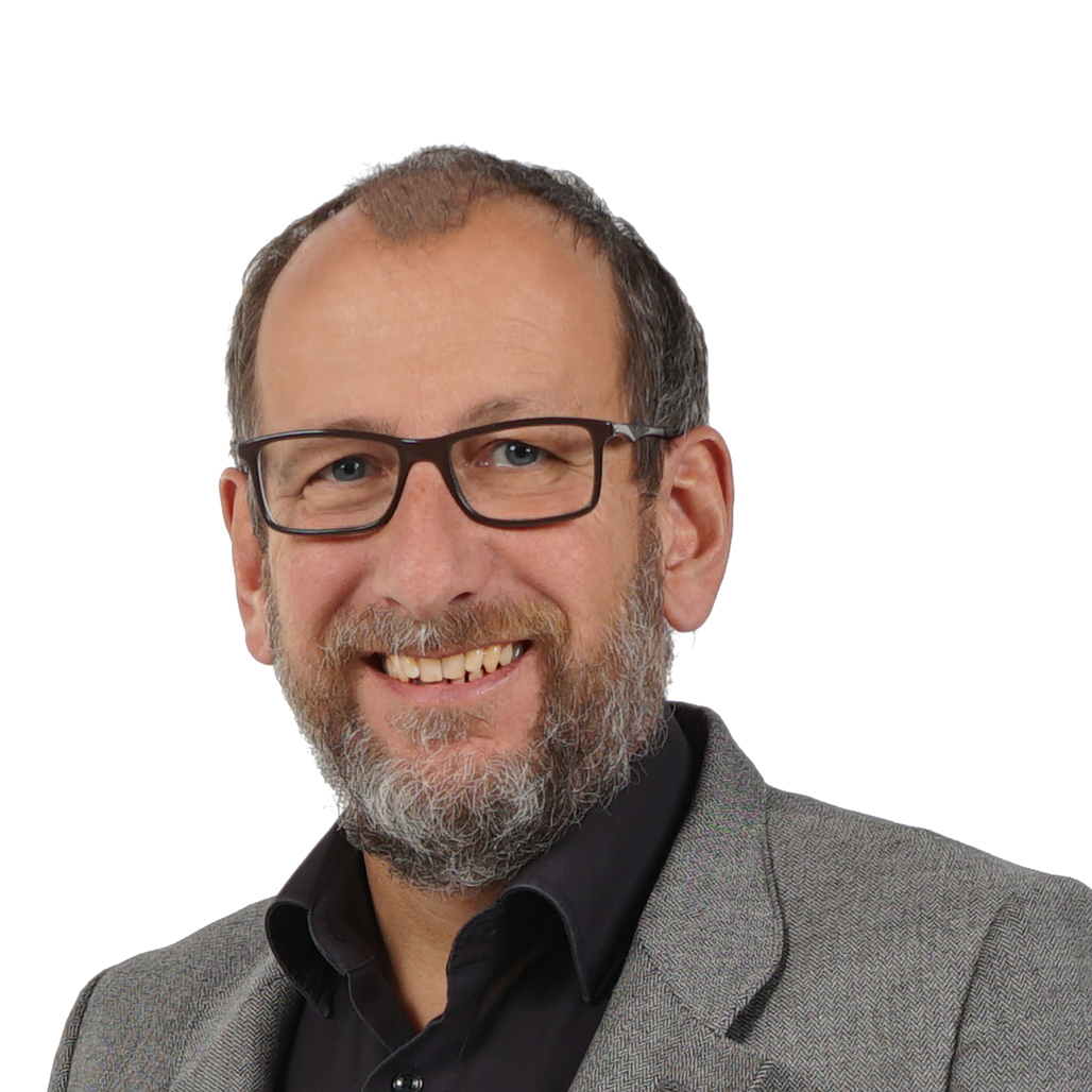Portrait eines hali Vertriebsmitarbeiters vor weißem Hintergrund.
