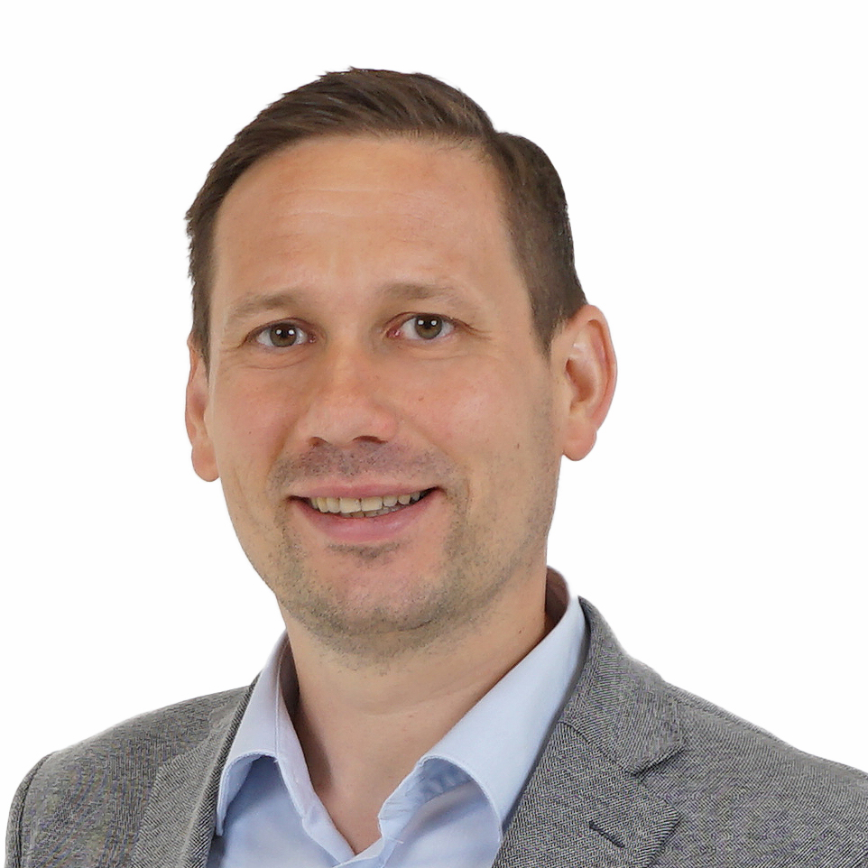 Portrait eines hali Vertriebsmitarbeiters vor weißem Hintergrund.
