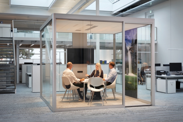 moderne Raum in Raum Lösung von Bosse für ungestörte Besprechungen